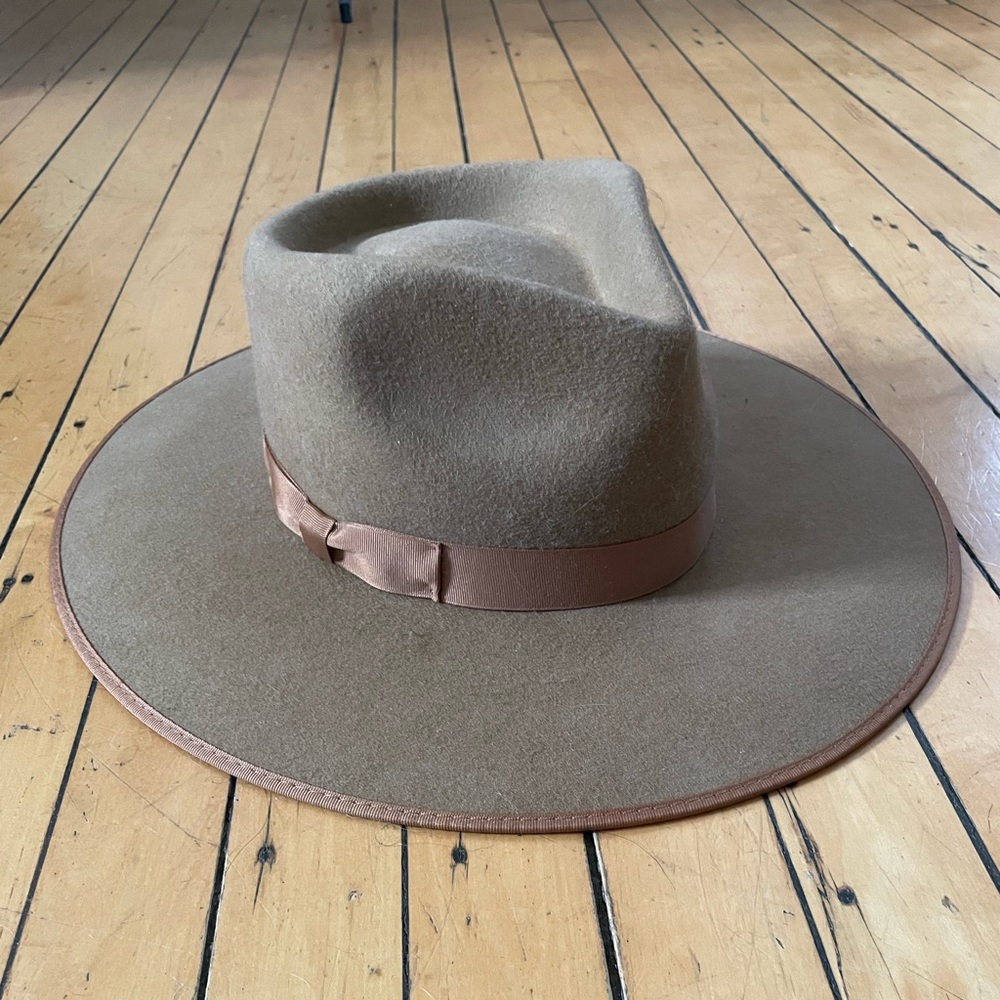 LIKE NEW lack of color Teak Rancher